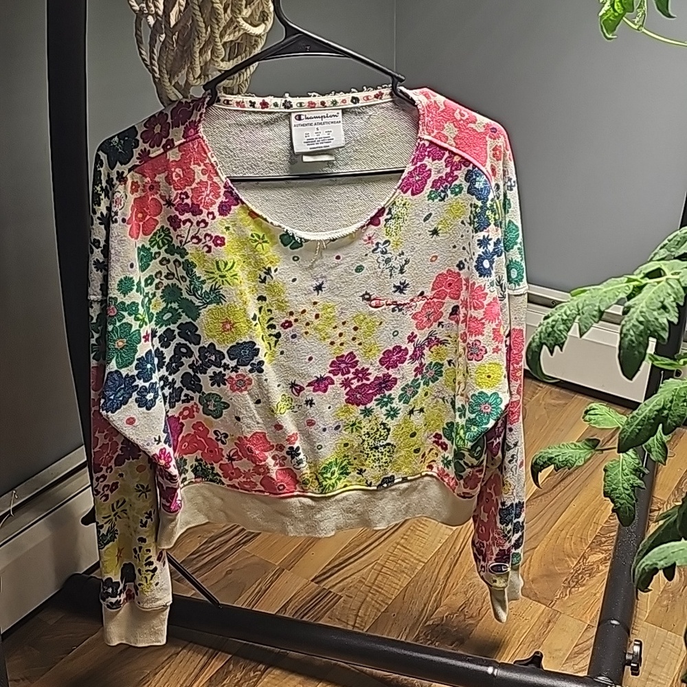 Champion Cropped Long Sleeve Sweater with Neon Floral Design – Size Small